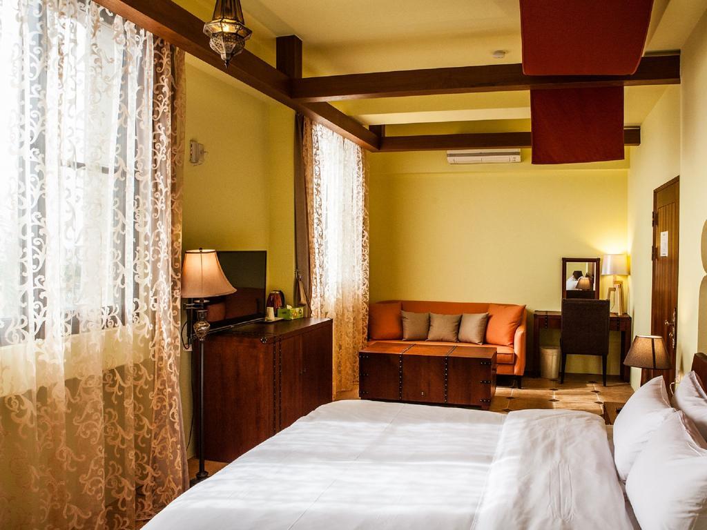 Oasis Hotel Magong Bagian luar foto