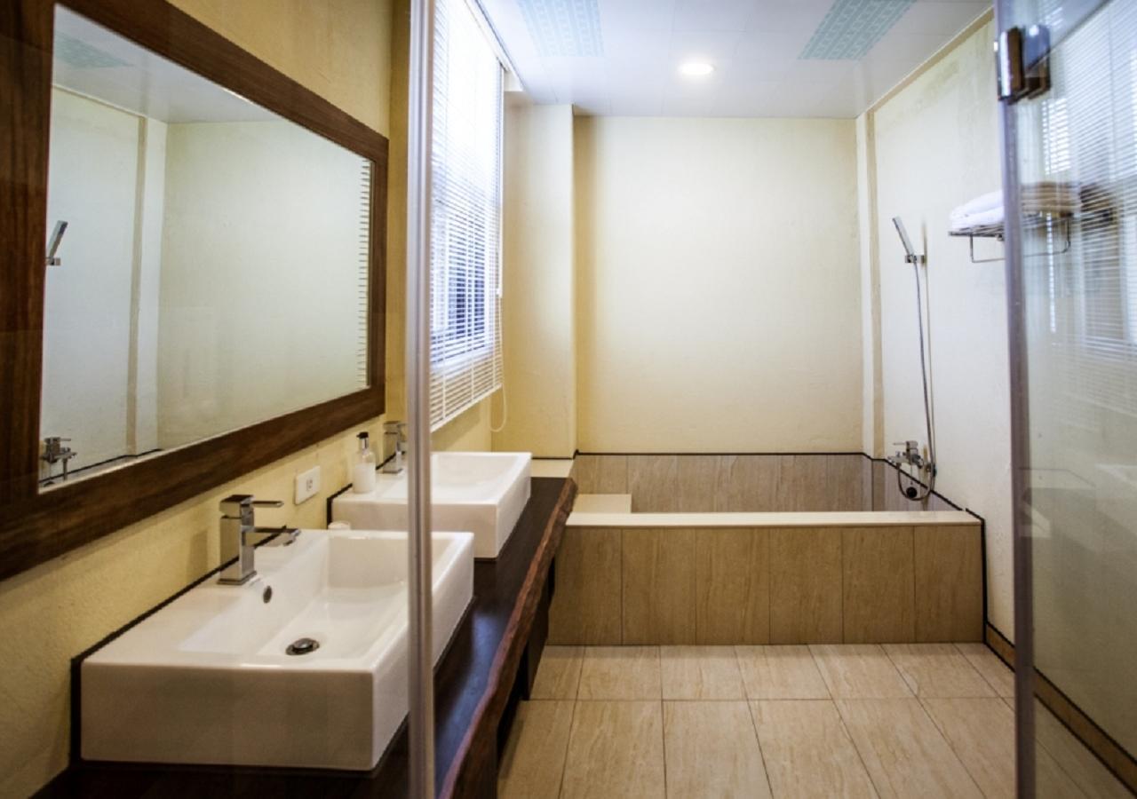 Oasis Hotel Magong Bagian luar foto